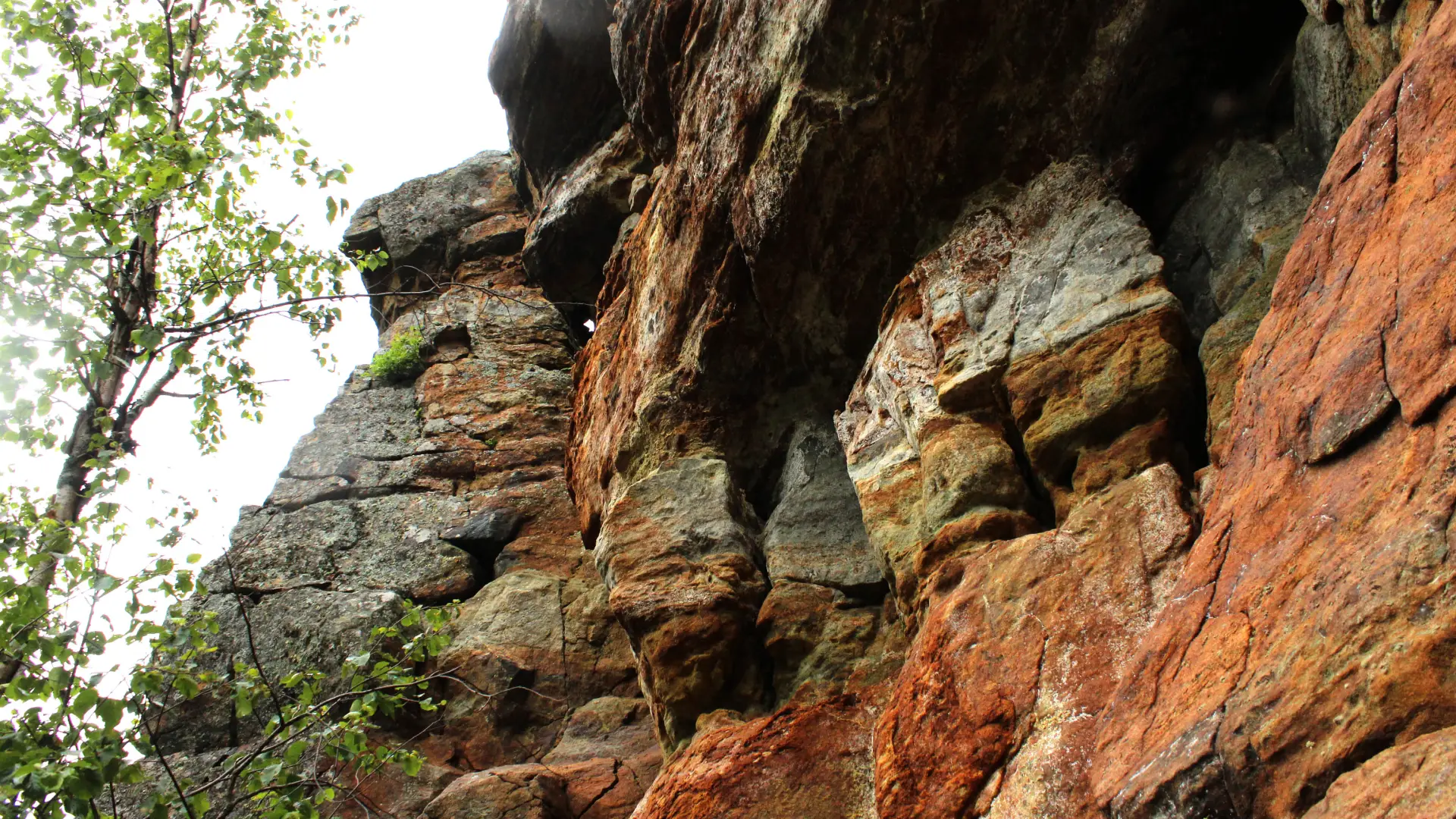 Part of the Grenville layers that shape this climb.