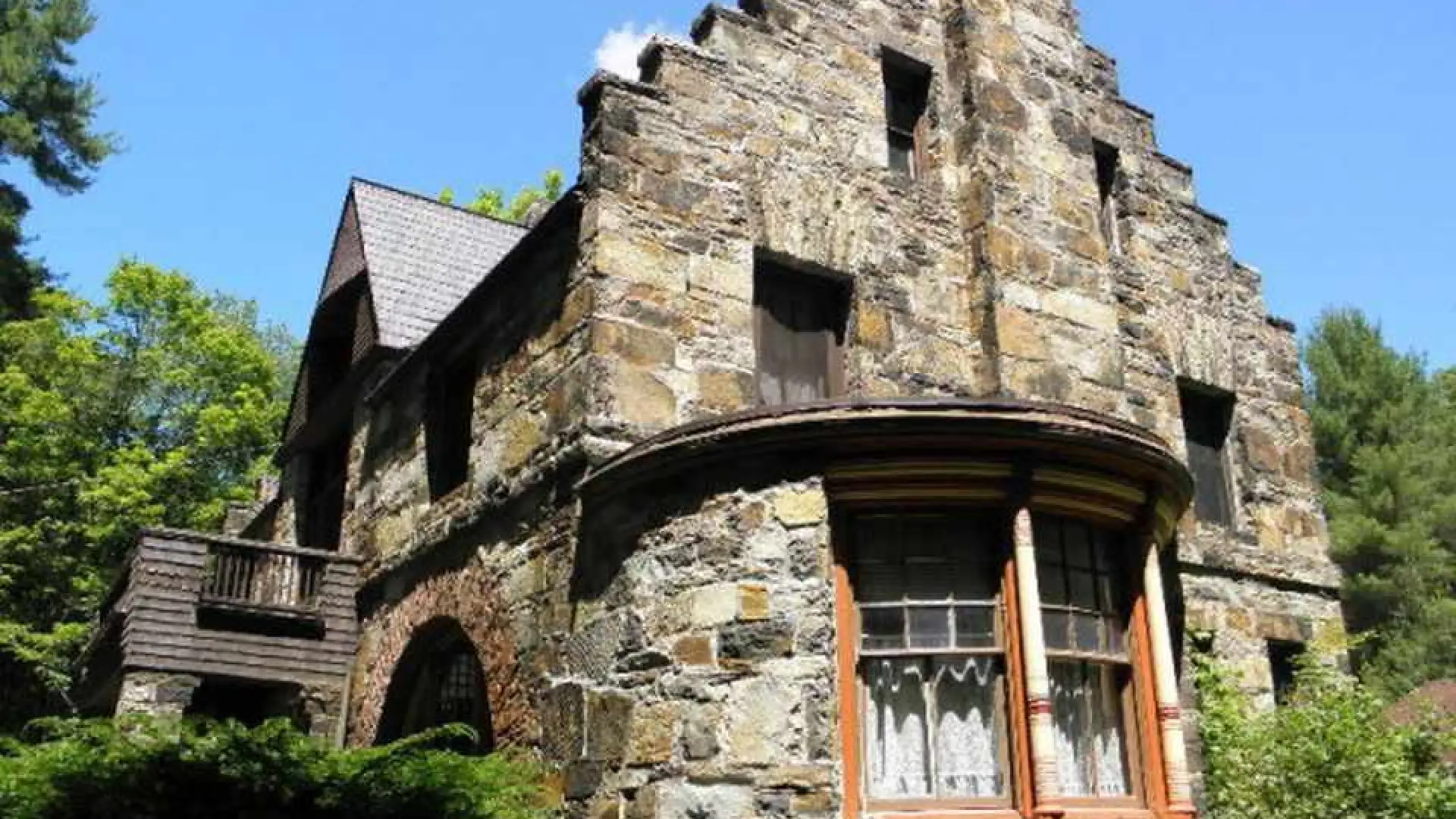 Exterior of Stoneleigh