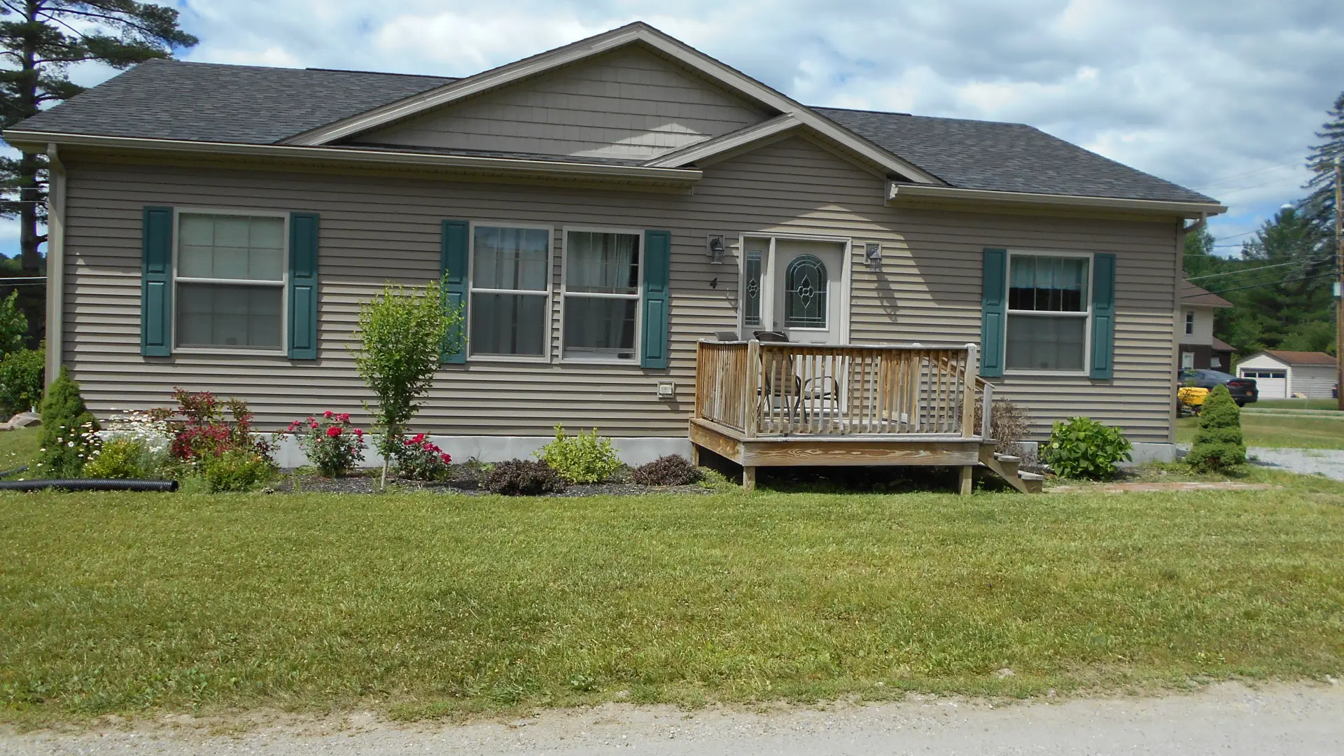 New ranch house: 4 Hopkins Way/970 US Route 9