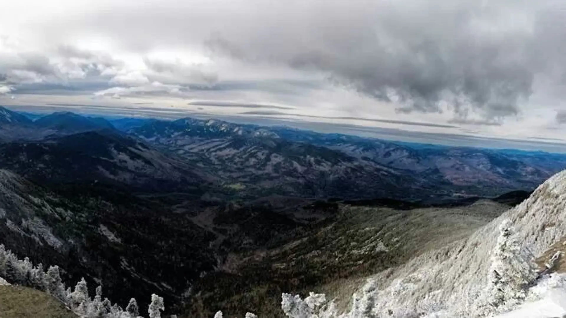 This breathtaking view will delight the senses of any Winter 46er.