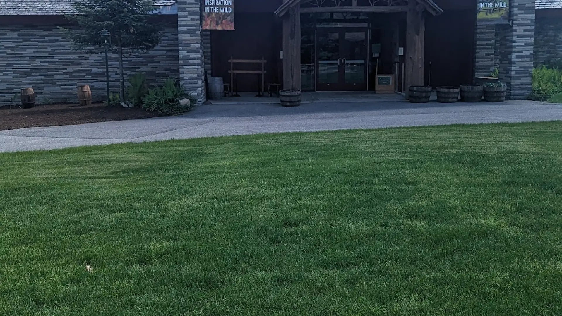 The entryway to the museum with large covered walkway