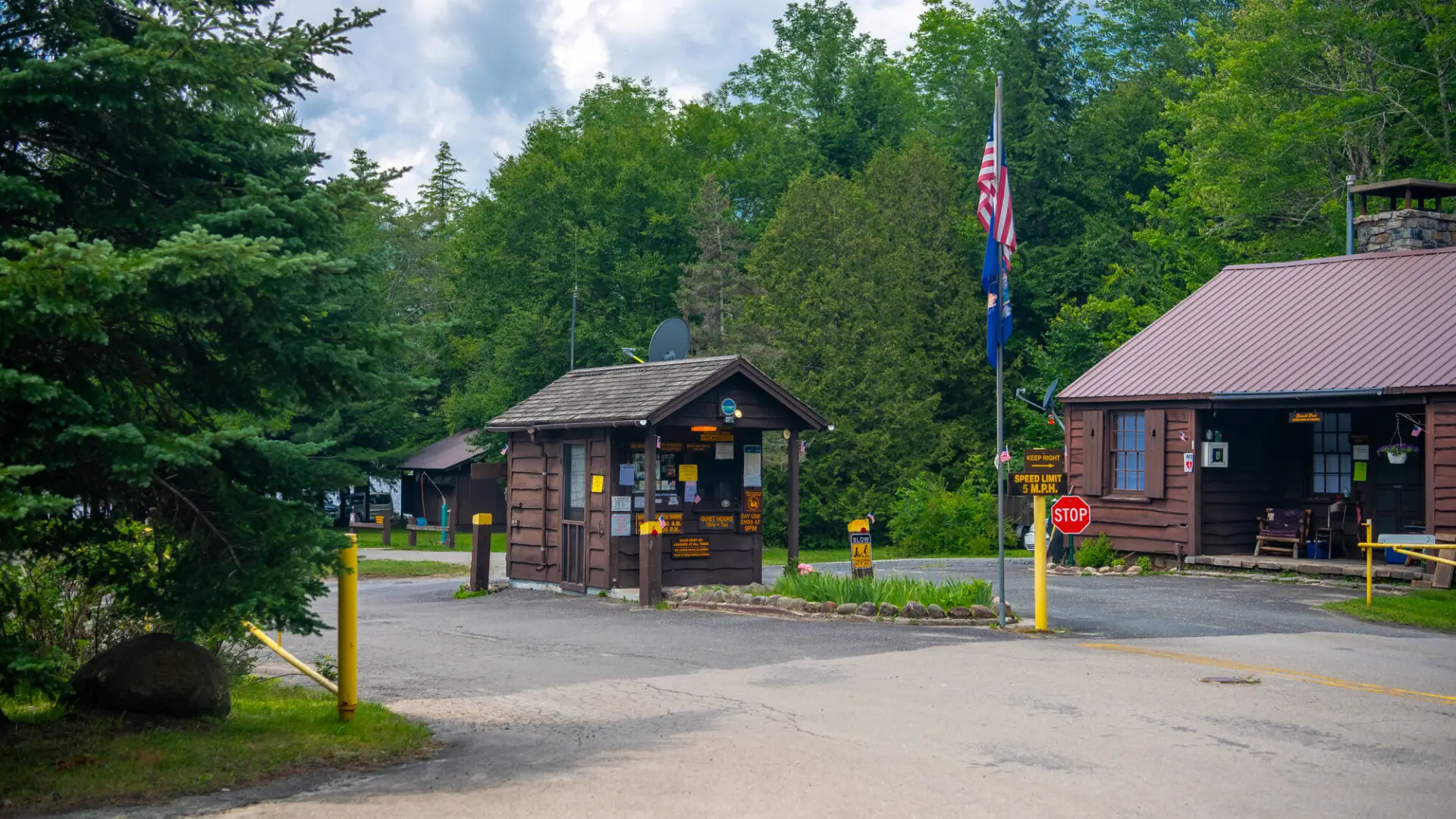 The entrance of the Lewey Lake Campground