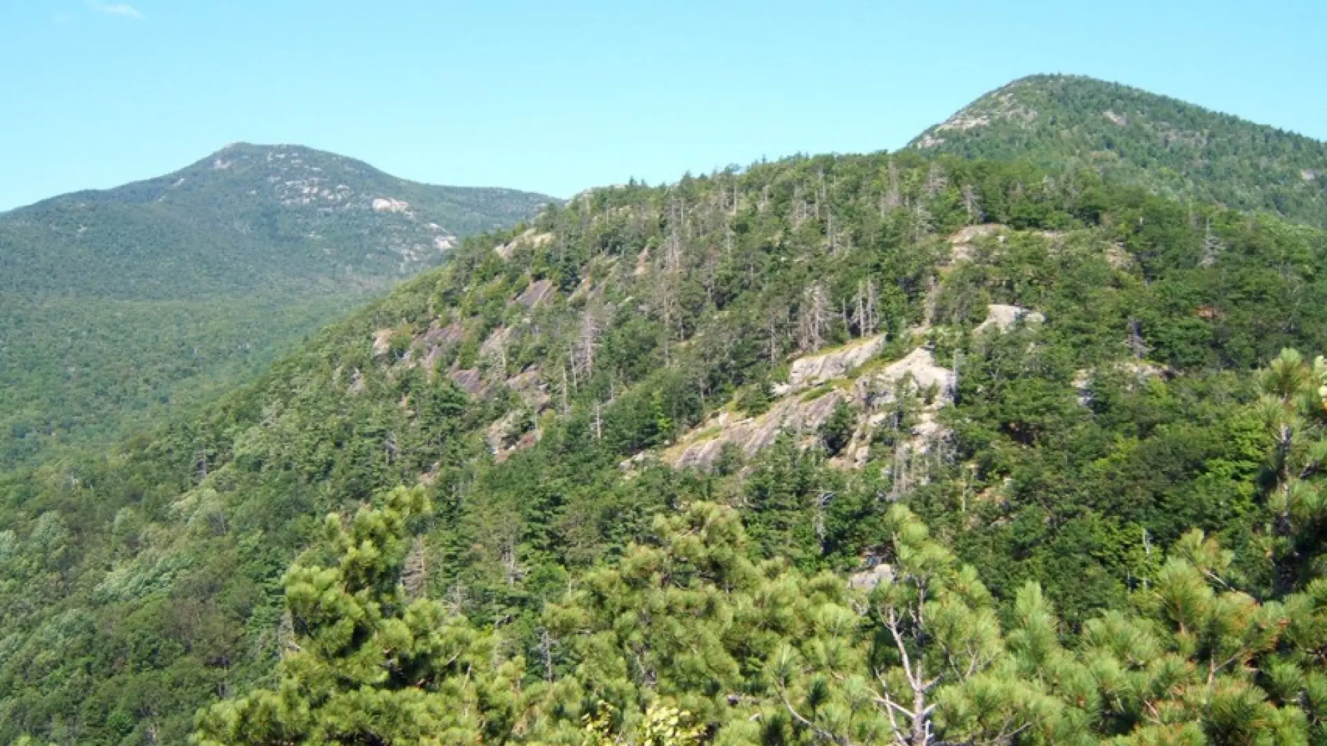 For an easy hike, there's rugged vistas rising from the valley.