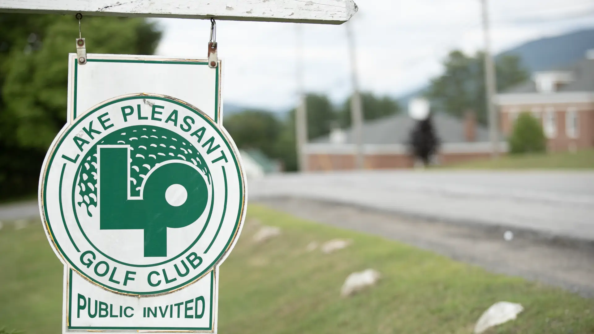 picture of lake pleasant golf club sign