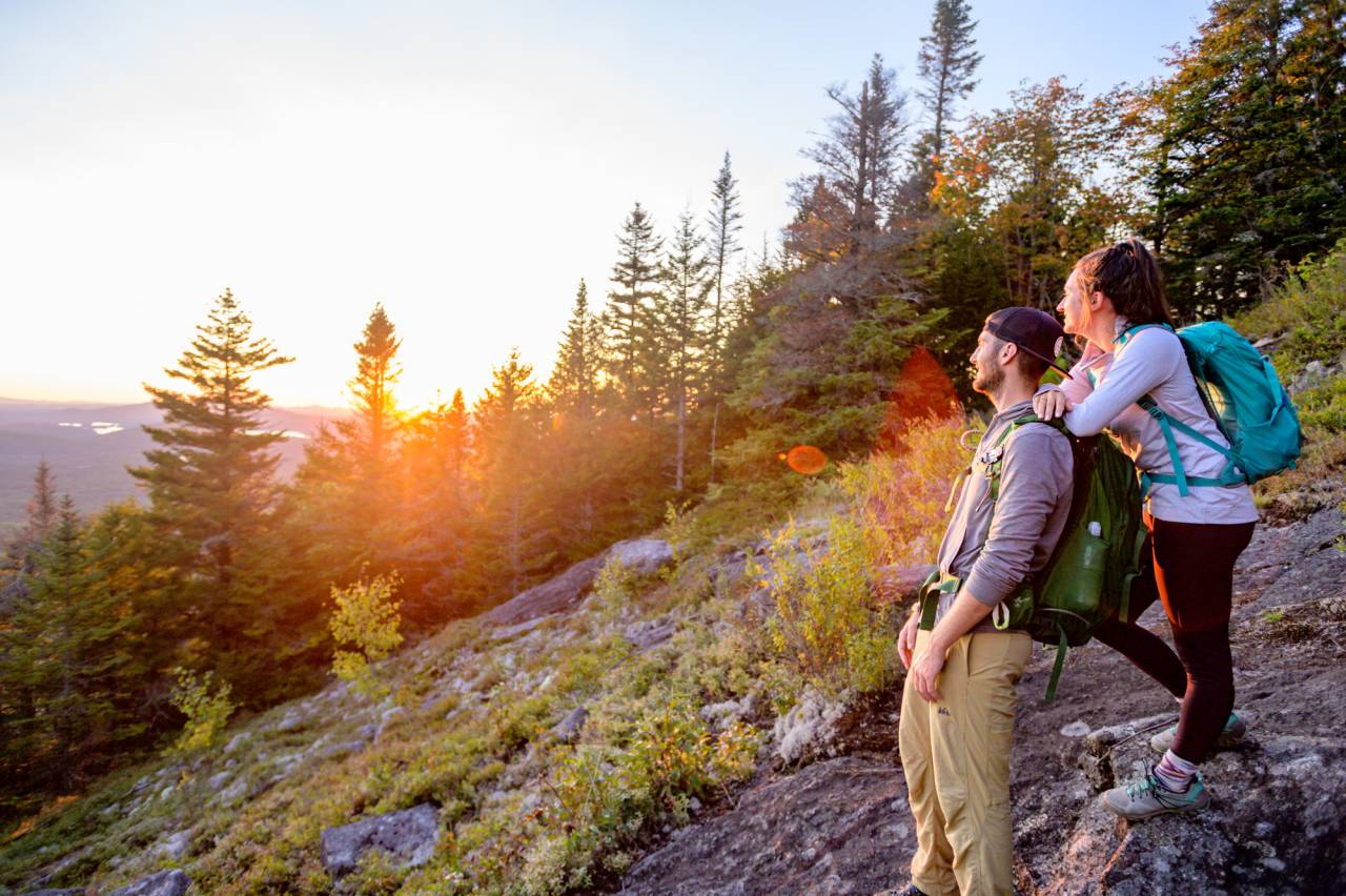 couple-hike