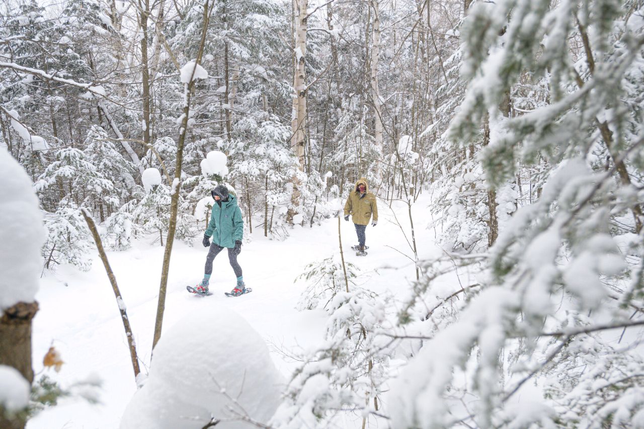 snowshoeing-on-the-trail