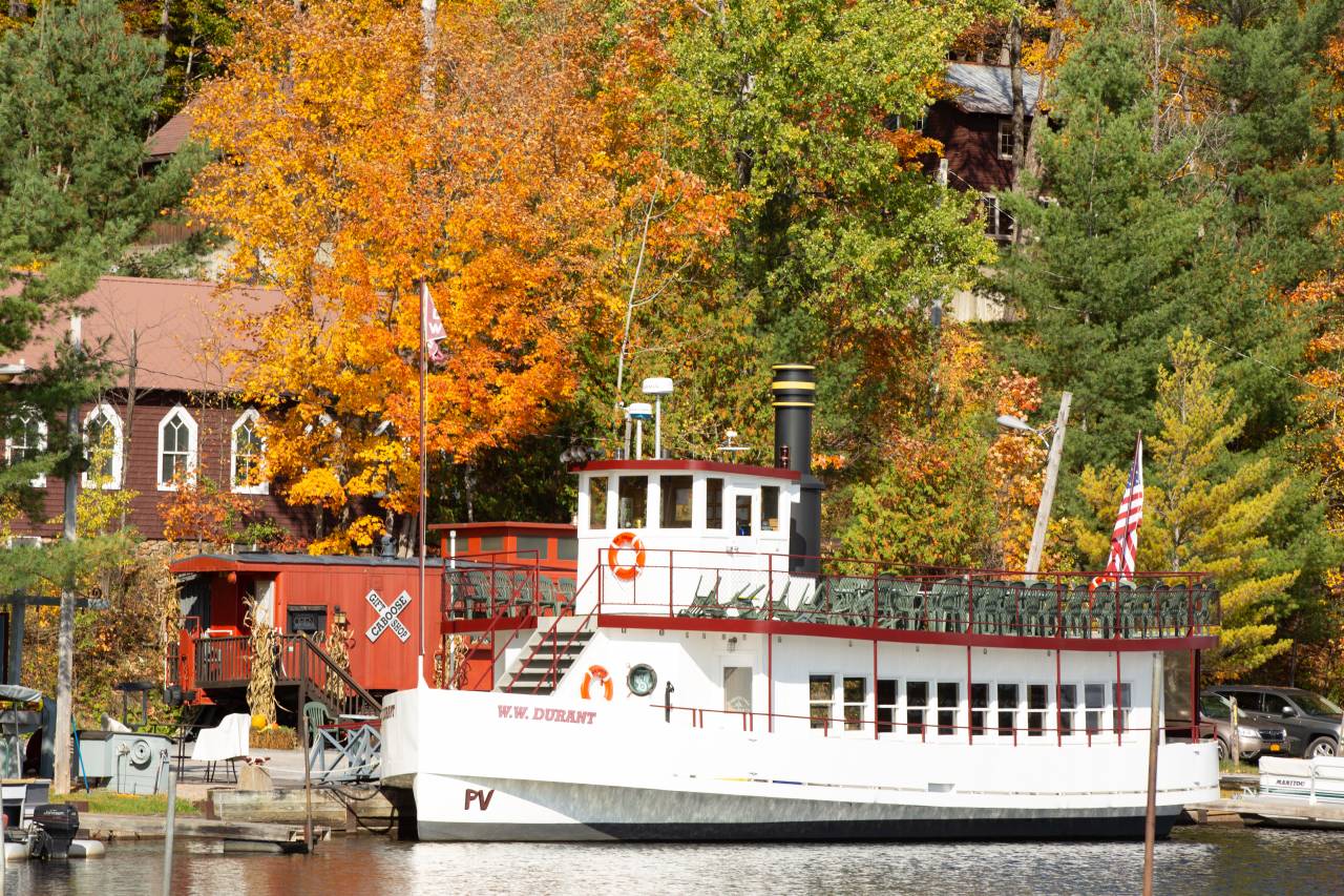 A fall boat tour in Hamilton County.