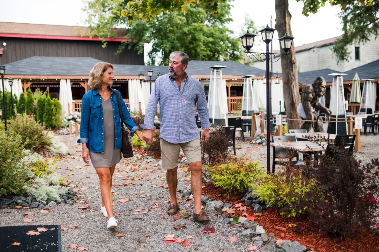 Couple leaving Amado, leaves on the ground