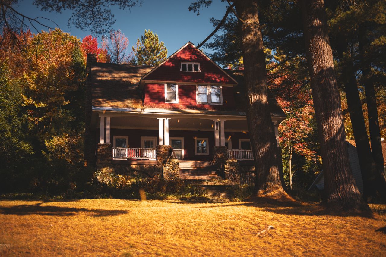 A fall cottage in Hamilton County