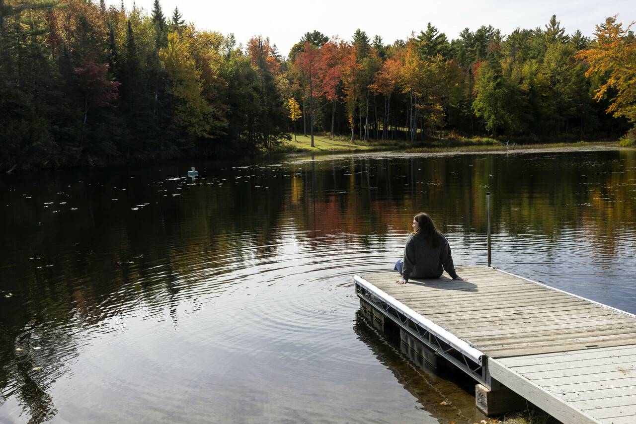 fall-girl-on-dock-minerva