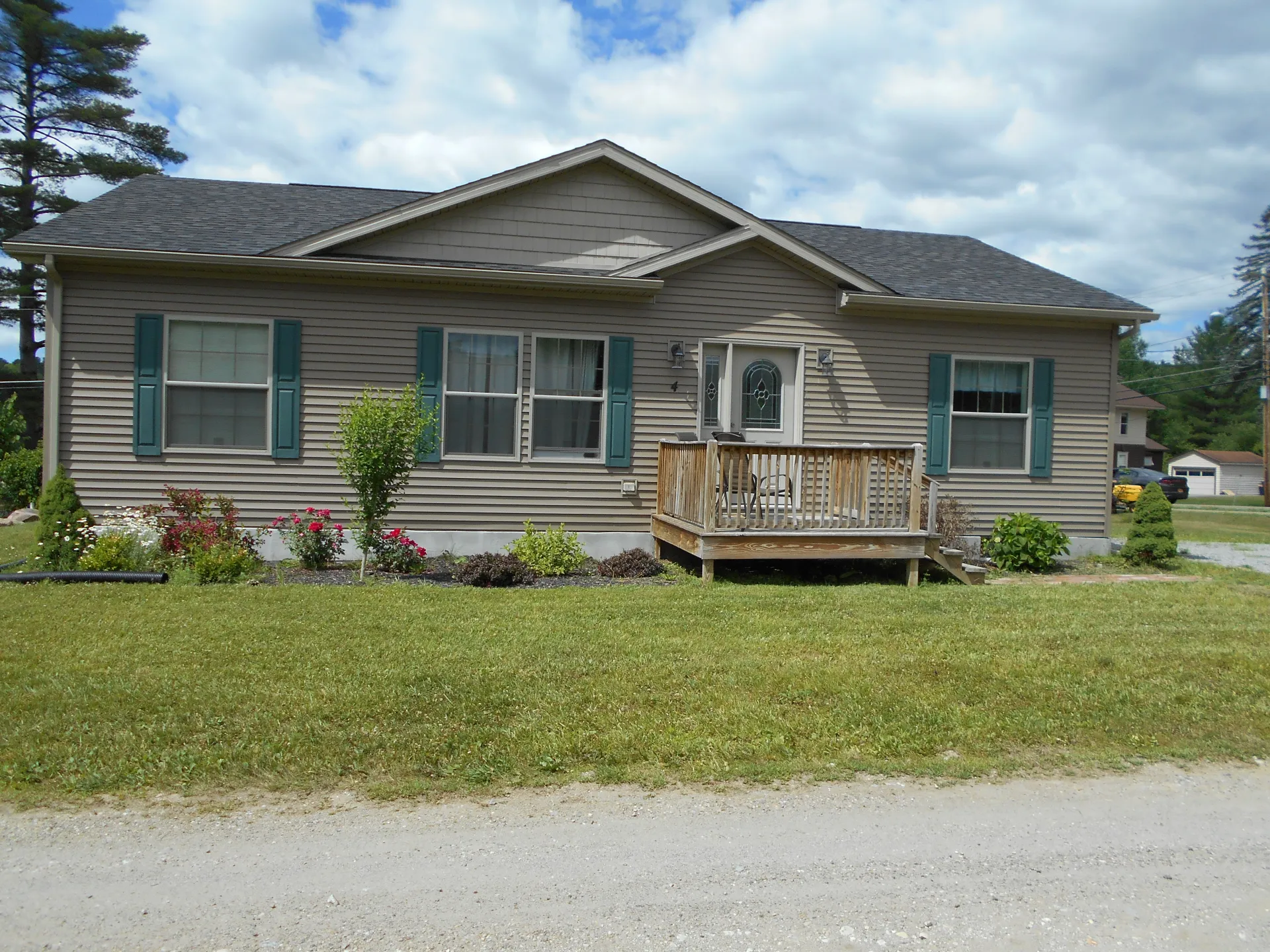 New ranch house: 4 Hopkins Way/970 US Route 9