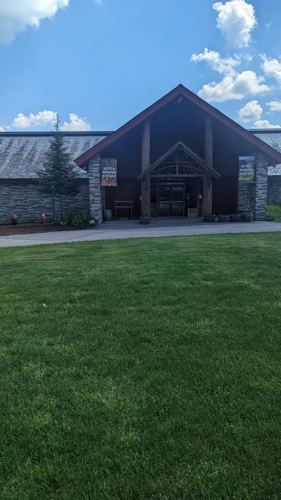 The entryway to the museum with large covered walkway