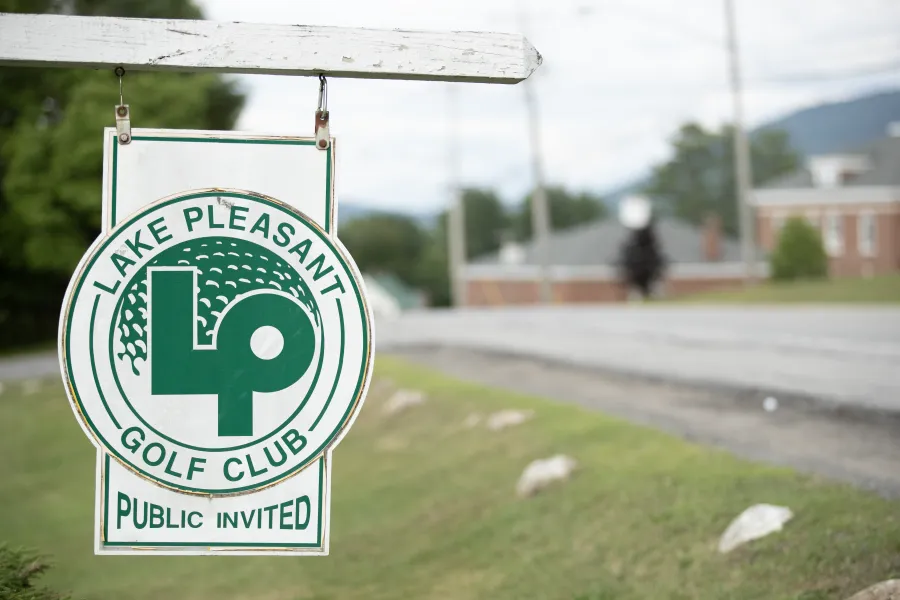 picture of lake pleasant golf club sign
